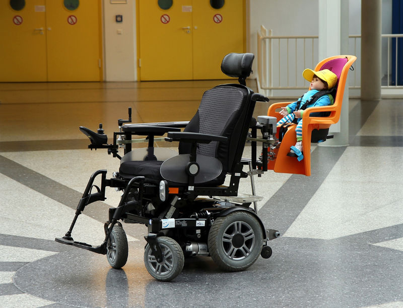 Kindersitz am Rollstuhl befestigen - MOBITIPP