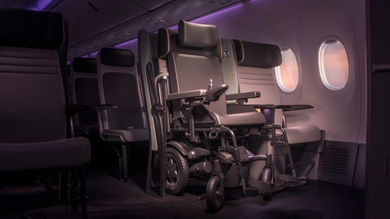 Animation von einem Rollstuhl im Flugzeug